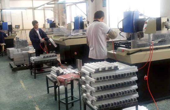 堅持鑄就輝煌 五金制品企業的成功之道